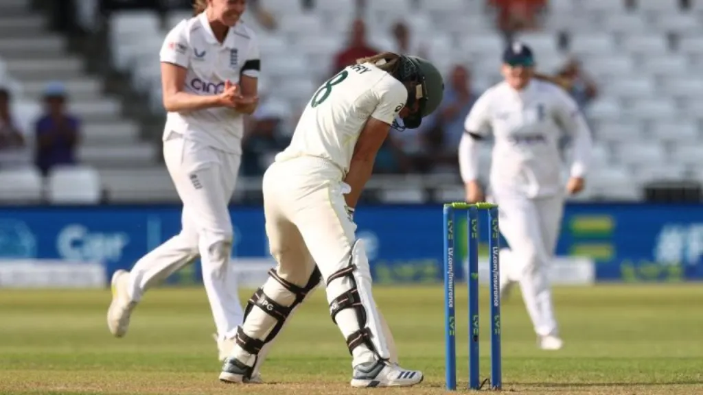 explore the thrilling world of cricket comebacks, where teams defy the odds and reclaim victory. discover unforgettable moments, strategies behind successful returns, and the passion that drives players to triumph against all challenges.