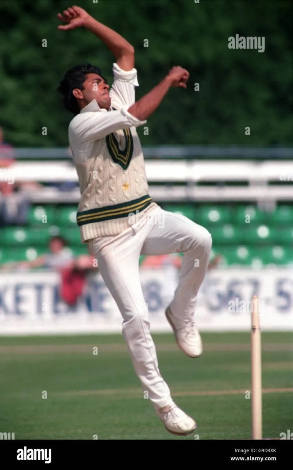 in a surprising twist, gillespie labels aqib javed as a 'joker,' igniting discussions about their rivalry and the dynamics in cricket. discover the context behind this controversial remark and its implications in the cricketing world.